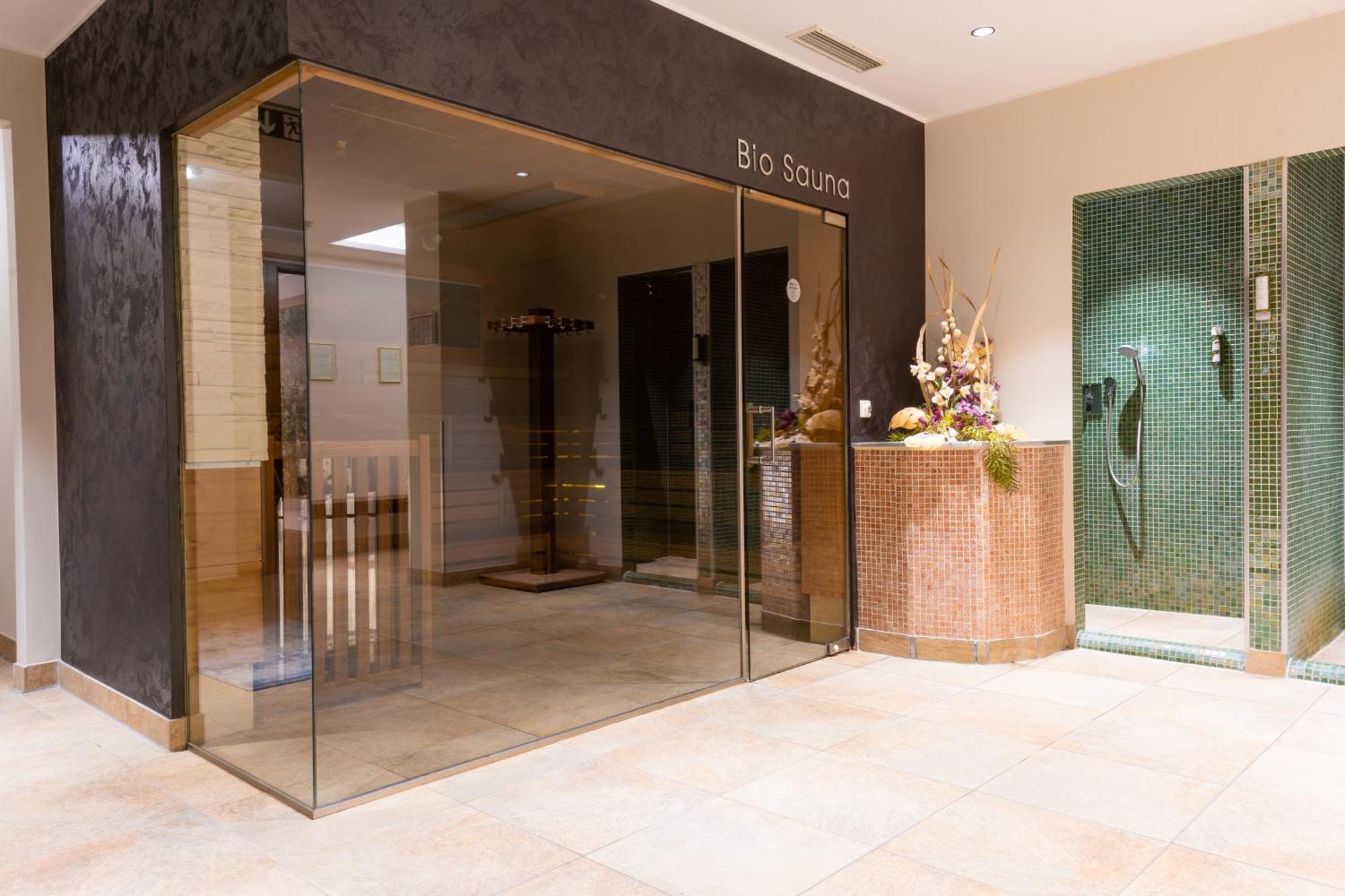 Grandhotel Business-wellness & Gourmet Hotel 5*